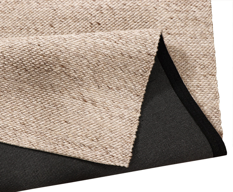 Bela rug in Oyster – view 3