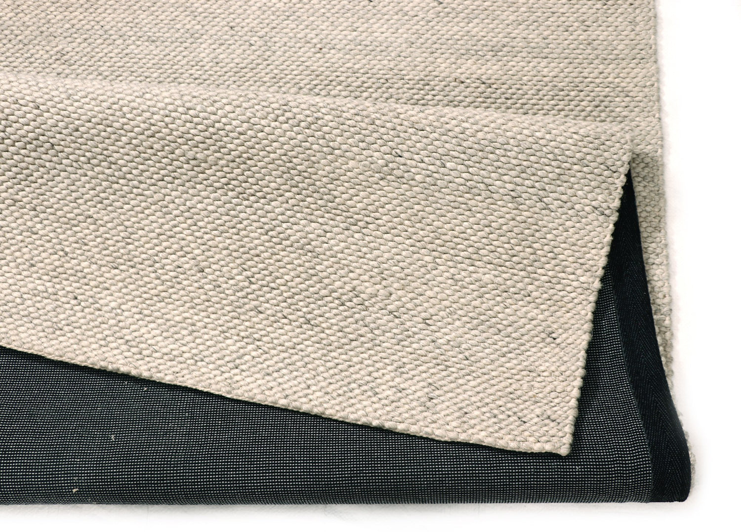 Bela rug in Steel – view 3