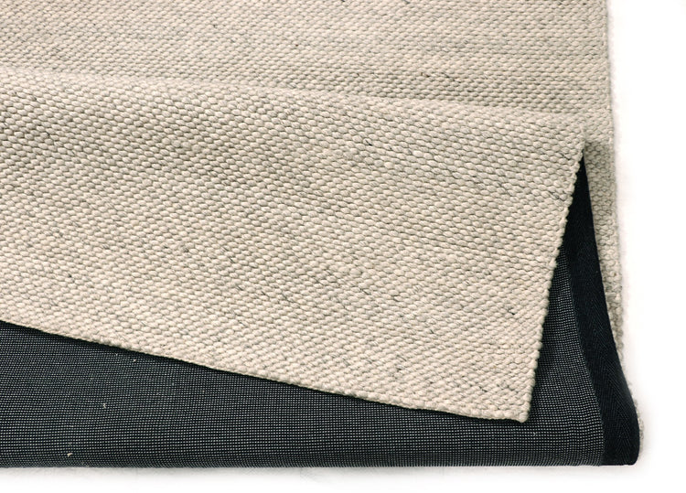 Bela rug in Steel – view 3