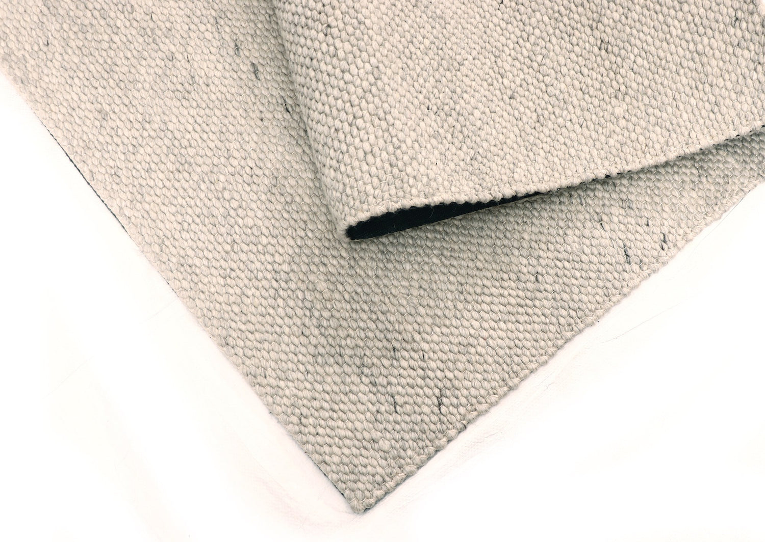Bela rug in Steel – view 4