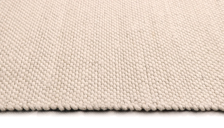 Bela rug in White – view 2