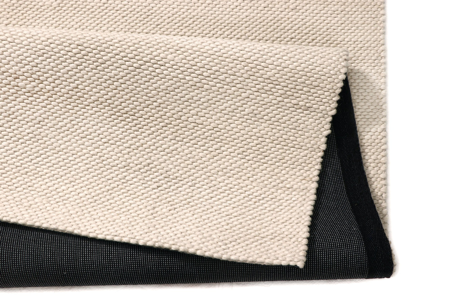 Bela rug in White – view 3