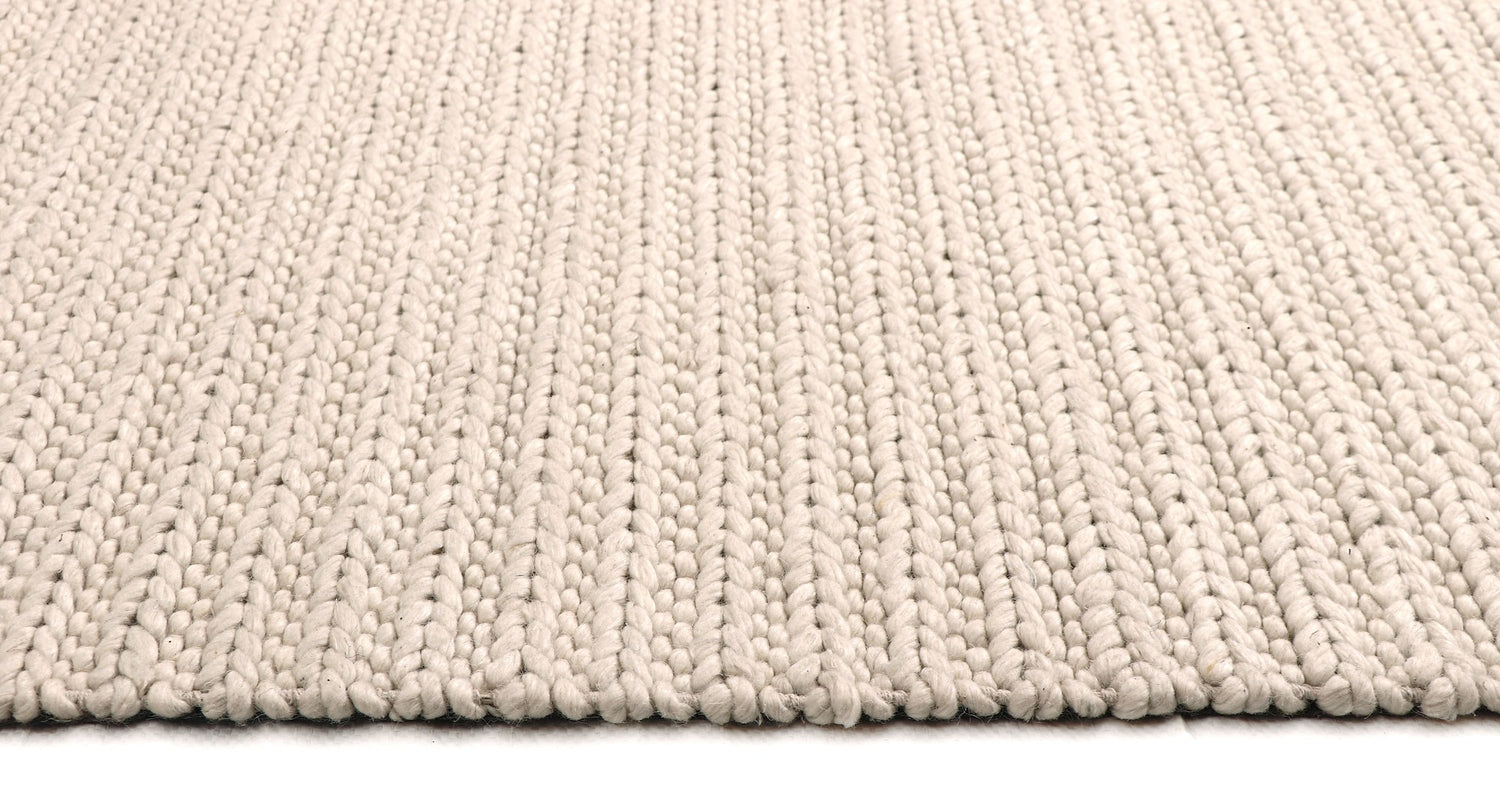 Choti rug in White – view 2