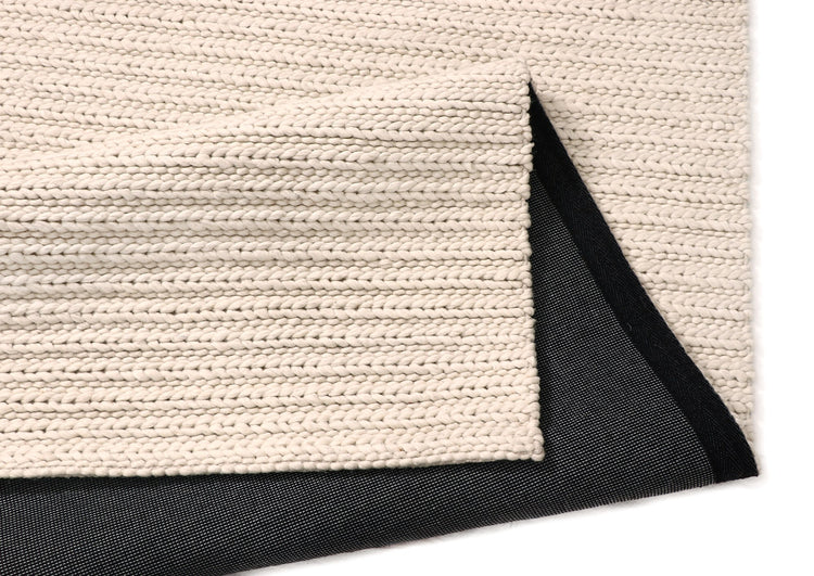 Choti rug in White – view 3