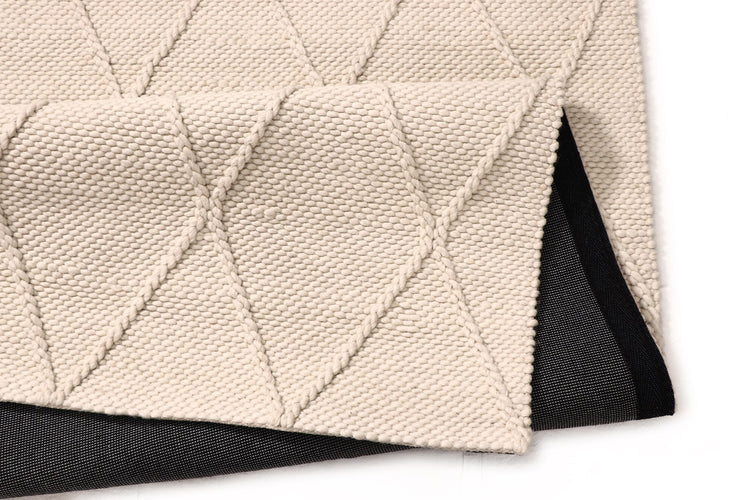 Hallie rug in White – view 2